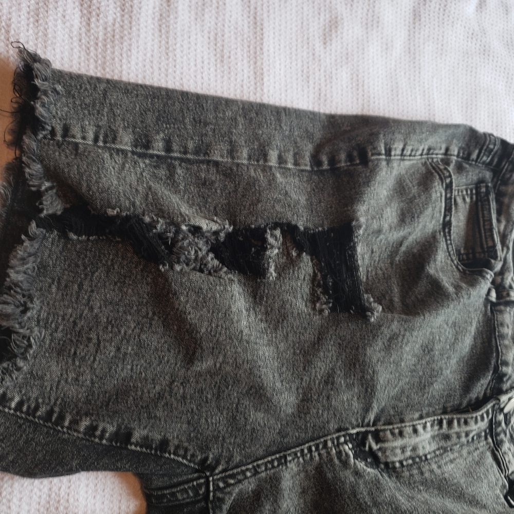 Shorts - Picture 5 of 8